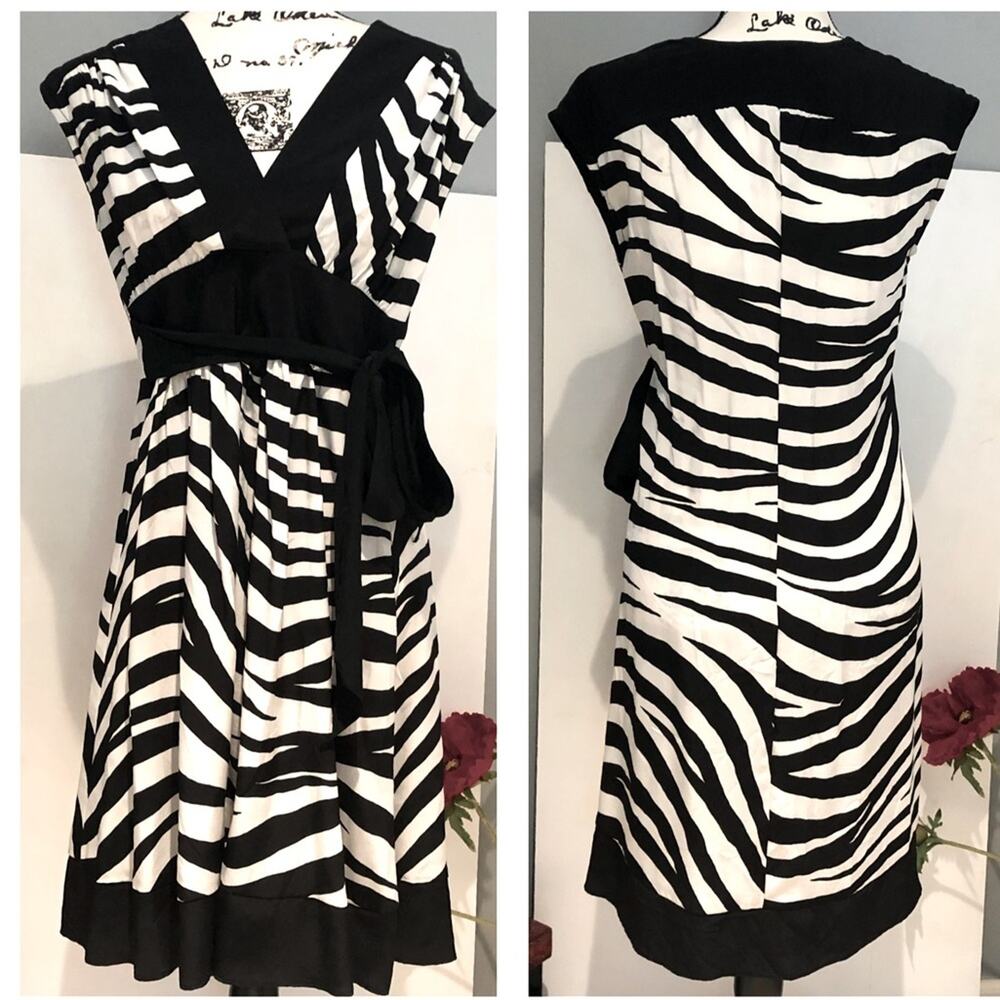 New Bebe Silk Zebra Print V-neck Babydoll Tie Waist Dress Black White Sz XS NWOT